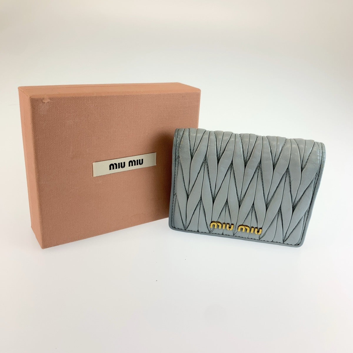 MIUMIU ミュウミュウ マテラッセ キルティング ブルー ライトブルー ゴールド金具 レザー 5MV204 N88 折り財布 コンパクトウォレット レディース AB28