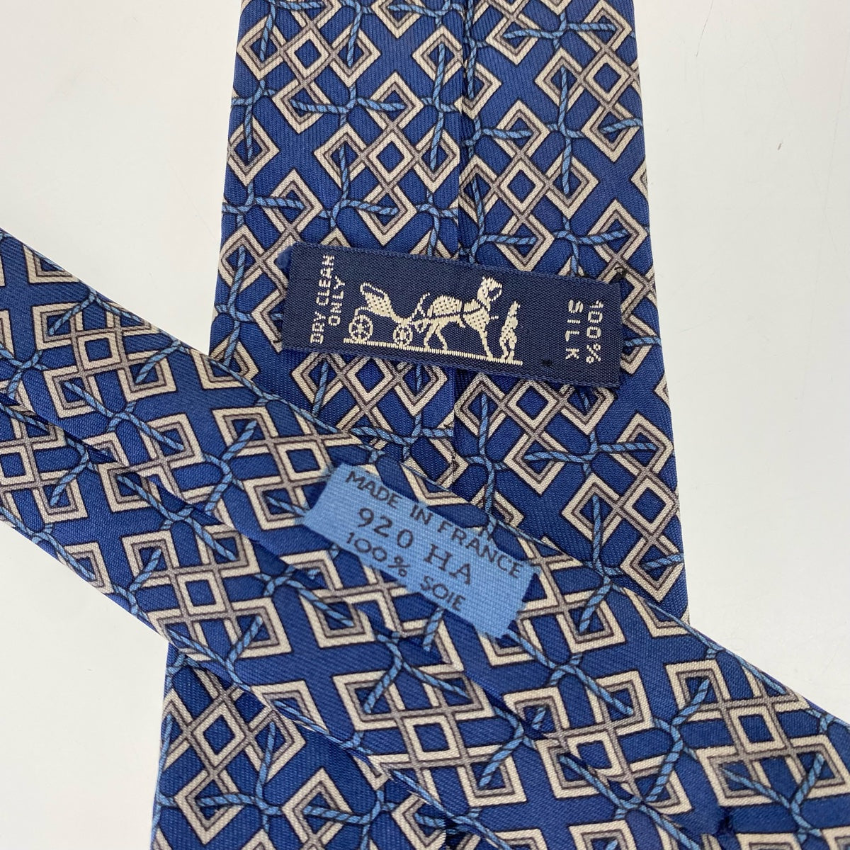 H-00241
HERMES エルメス 総柄 ブルー シルク 剣先 8cm ネクタイ メンズ