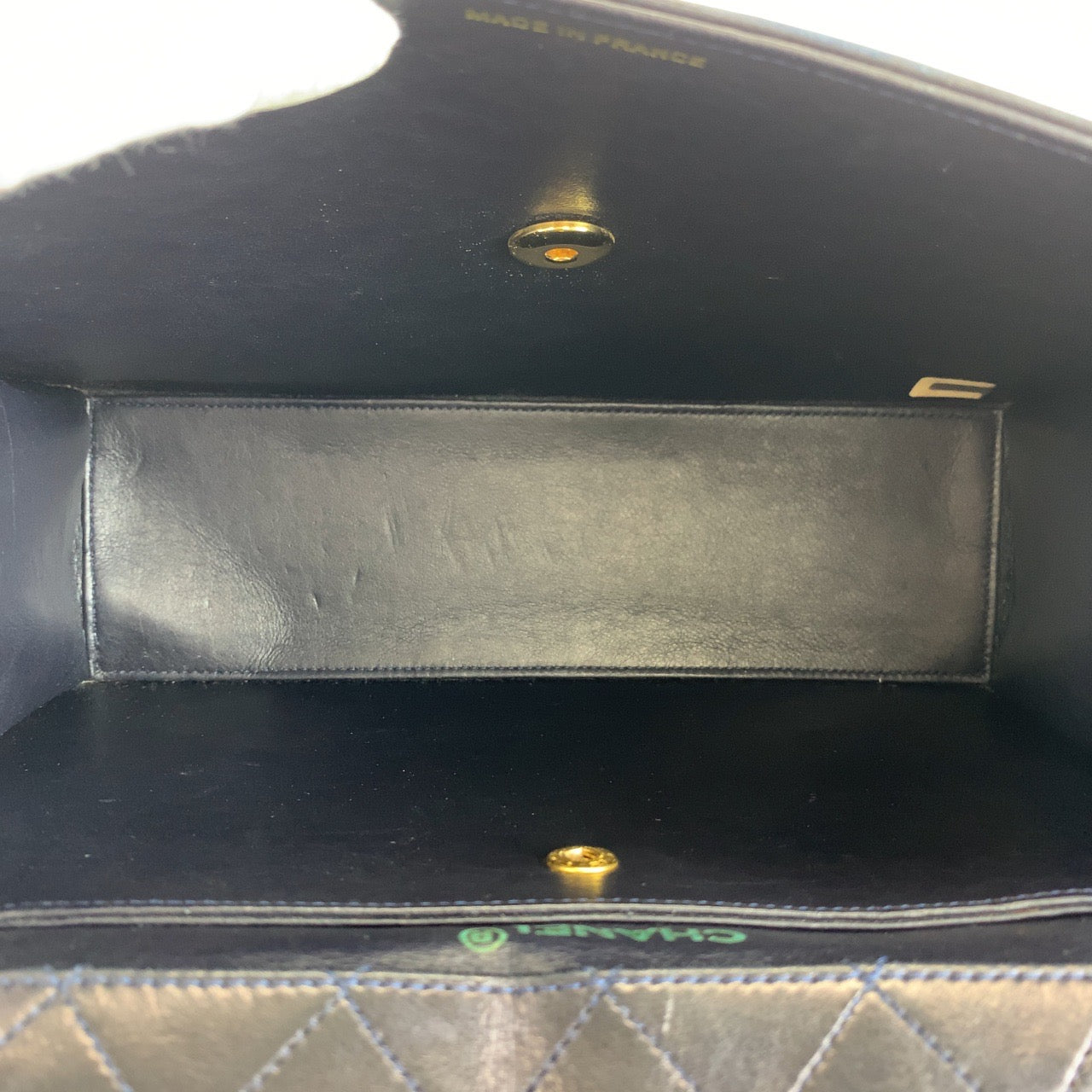 11835
CHANEL シャネル ヴィンテージ 2.55 マトラッセ ターンロック ネイビー ホワイト バイカラー ラムスキン 台形 チェーンショルダーバッグ レディース