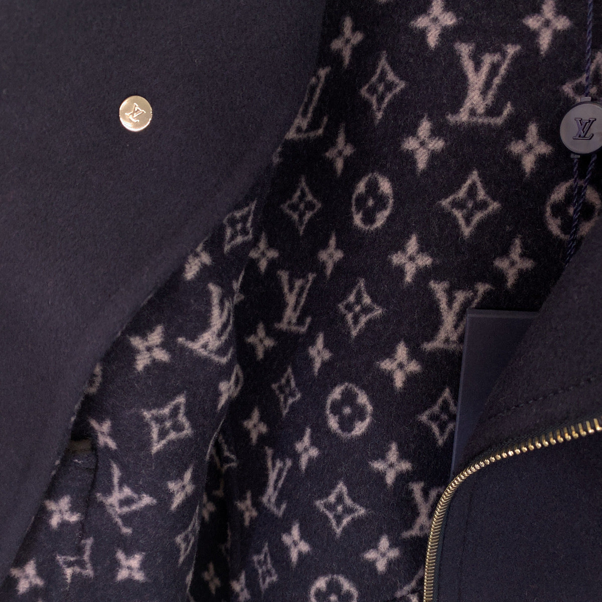 H-00205
LOUIS VUITTON ルイヴィトン モノグラム サイズ34 ネイビー 紺 ウール RW182W QWE FFJA12 クロップドジャケット ライダースジャケット レディース