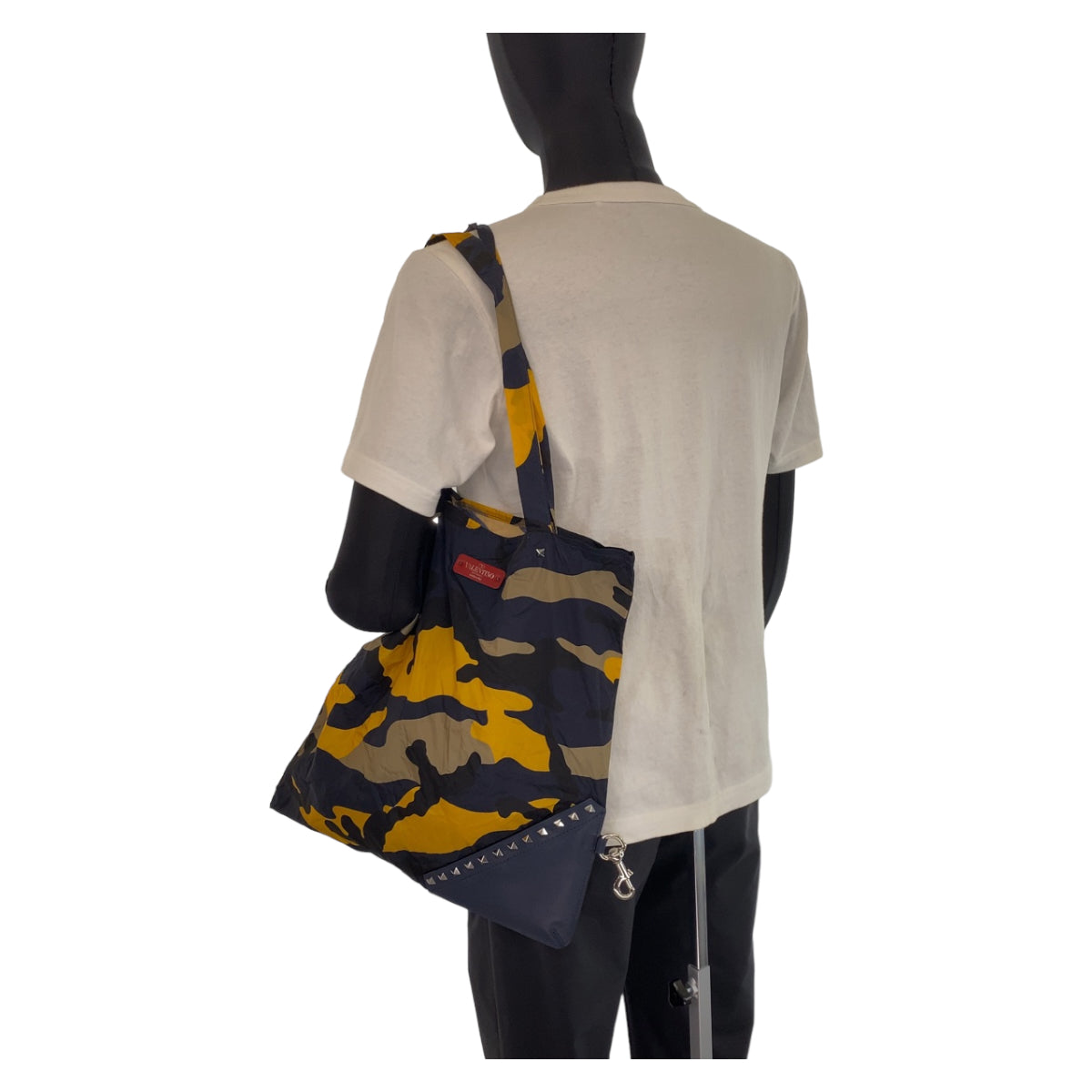 10282
VALENTINO ヴァレンティノ ロックスタッズ カモフラ柄 ネイビー イエロー マルチカラー ナイロン / レザー トートバッグ 折り畳み可能 メンズ
