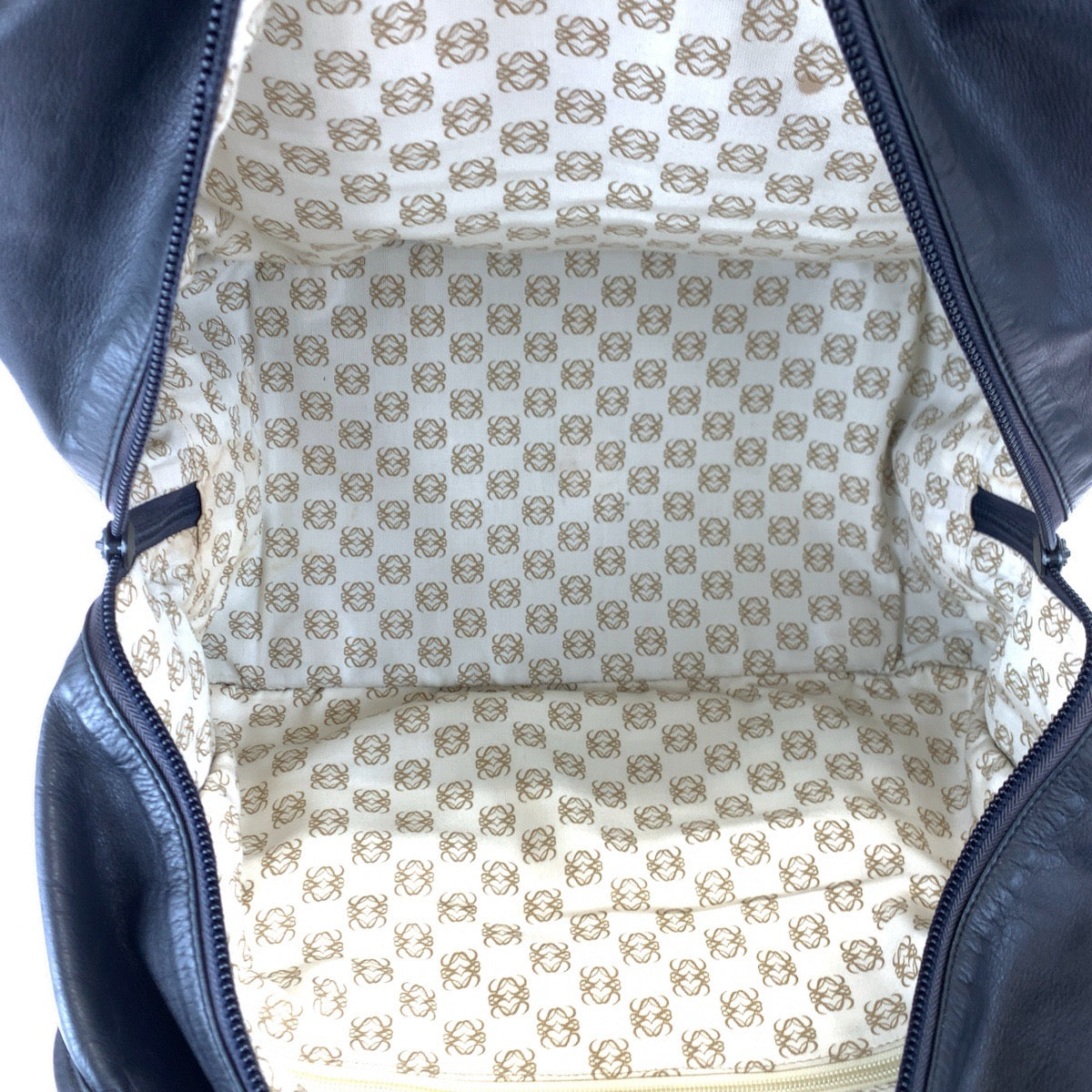 H-00620
LOEWE ロエベ アナグラム アマソナ40 ブラック 黒 ゴールド金具 レザー ボストンバッグ ハンドバッグ メンズ