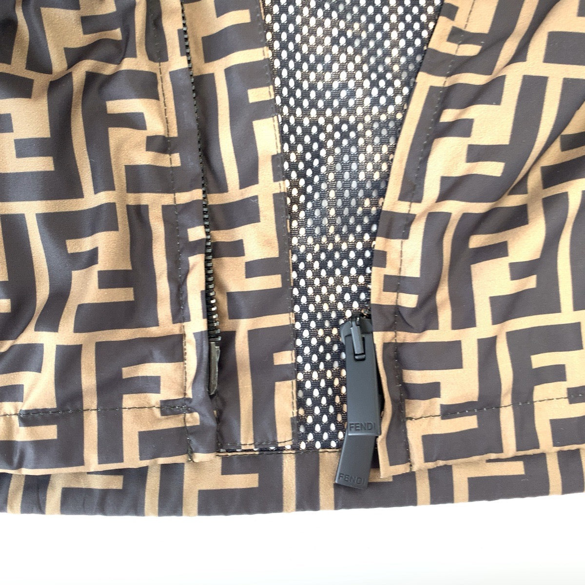 FENDI フェンディ ズッカ柄 サイズ46 ブラウン 茶 レッド 赤 ナイロン FW0832 A7FN ナイロンジャケット ブルゾン メンズ