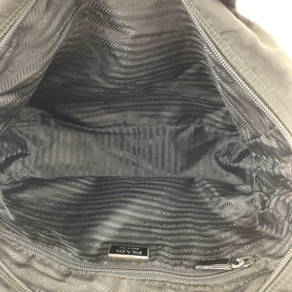 10660
PRADA プラダ テスート 三角ロゴプレート ブラック シルバー金具 ナイロン ハンドバッグ トートバッグ レディース