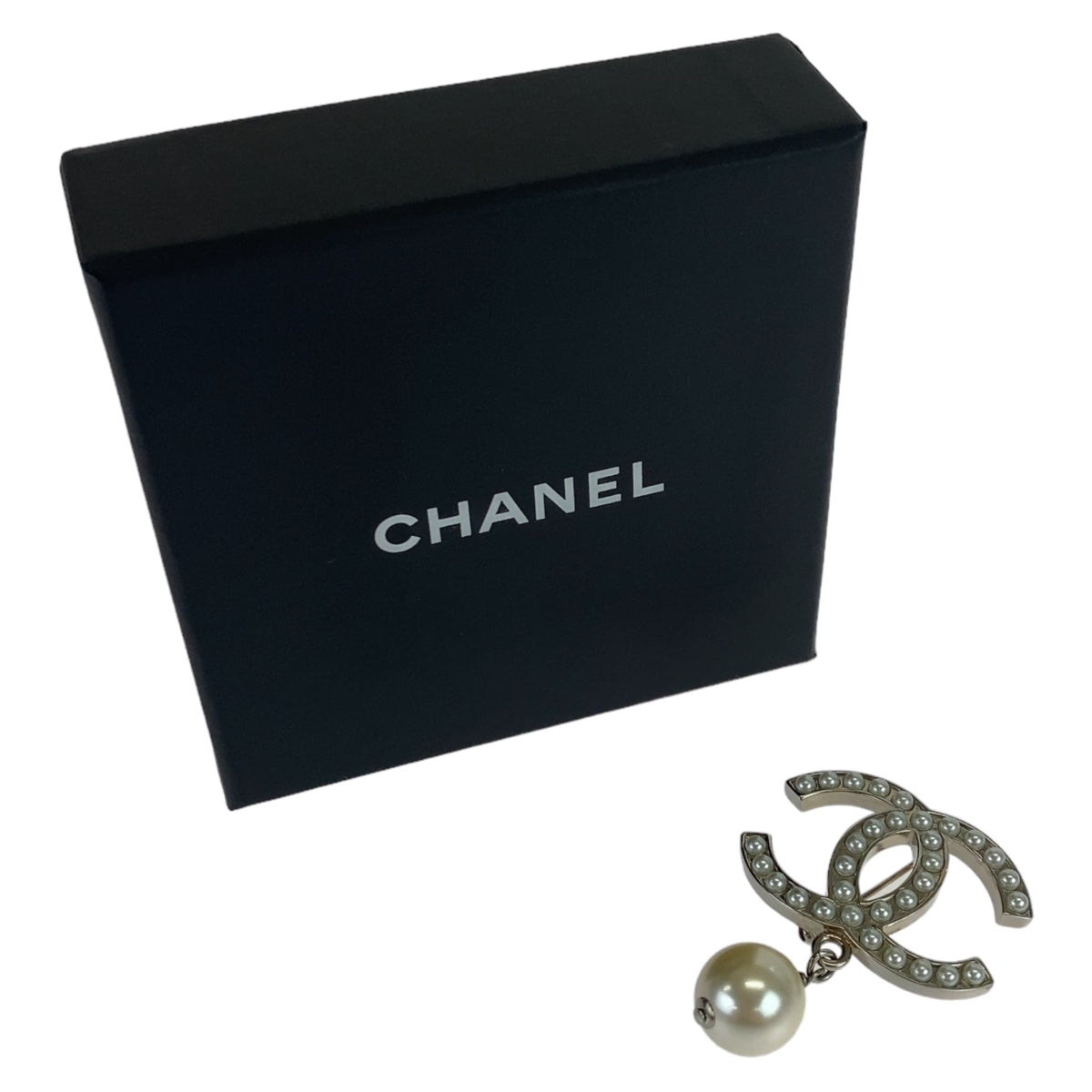 10875
CHANEL シャネル ココマーク ホワイト 白 シルバー金具 メッキ ブローチ ピンブローチ フェイクパール レディース