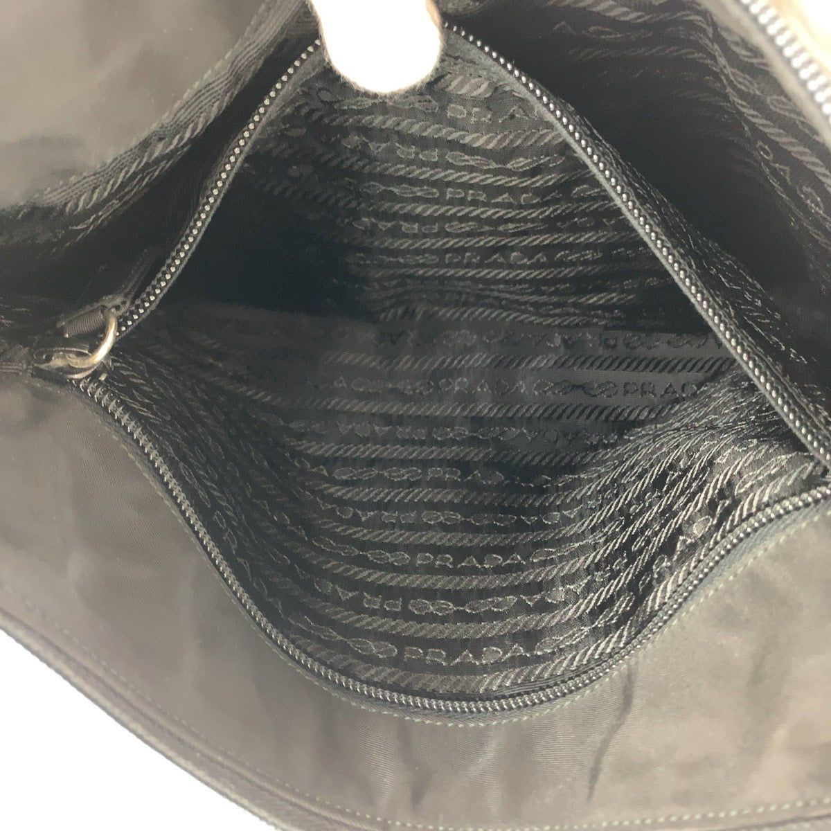 11979
PRADA プラダ テスート 三角ロゴプレート ブラック 黒 シルバー金具 ナイロン / プラスチック ショルダーバッグ レディース