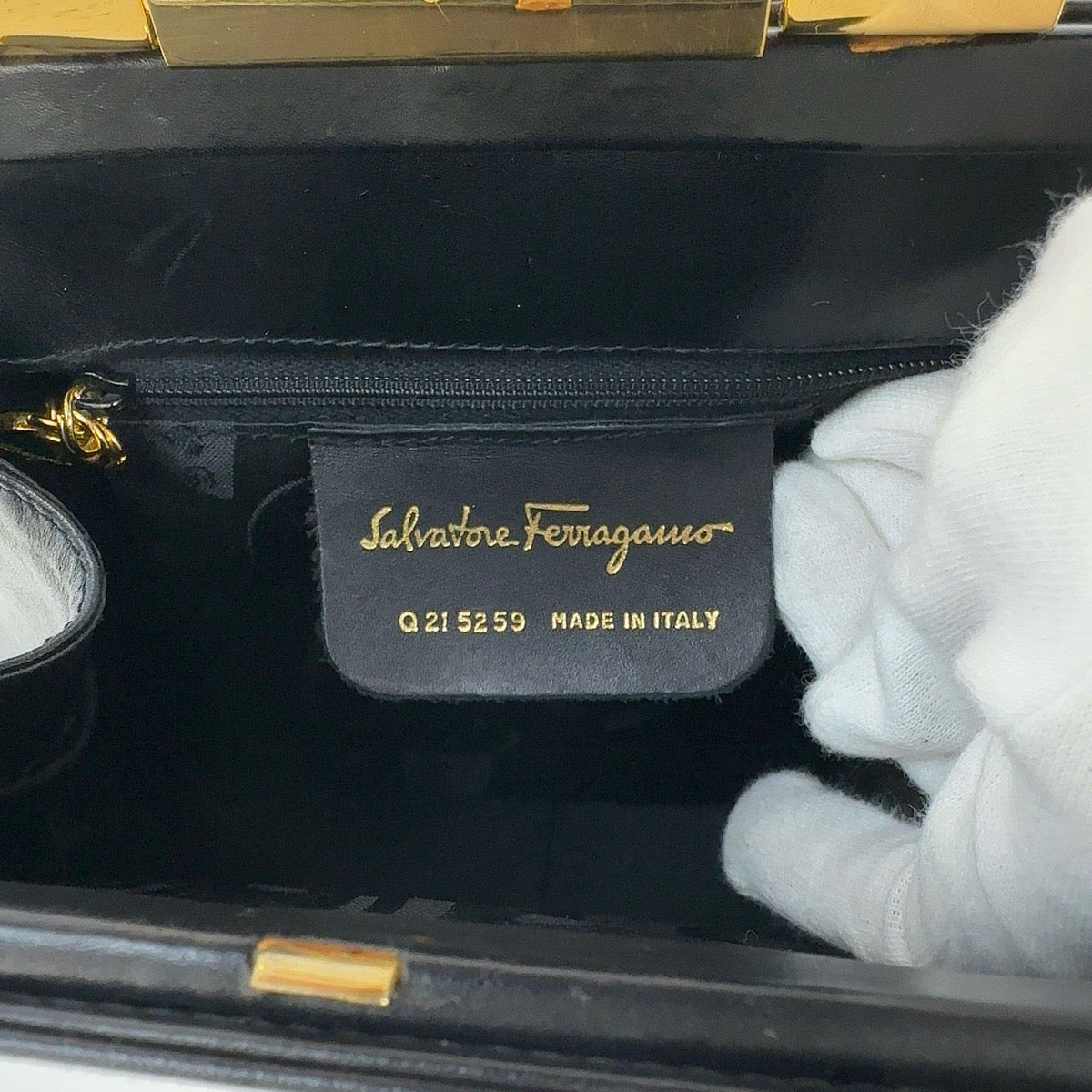 13050
Salvatore Ferragamo サルヴァトーレフェラガモ ガンチーニ ブラック 黒 ゴールド金具 ハンドバッグ バニティバッグ レディース