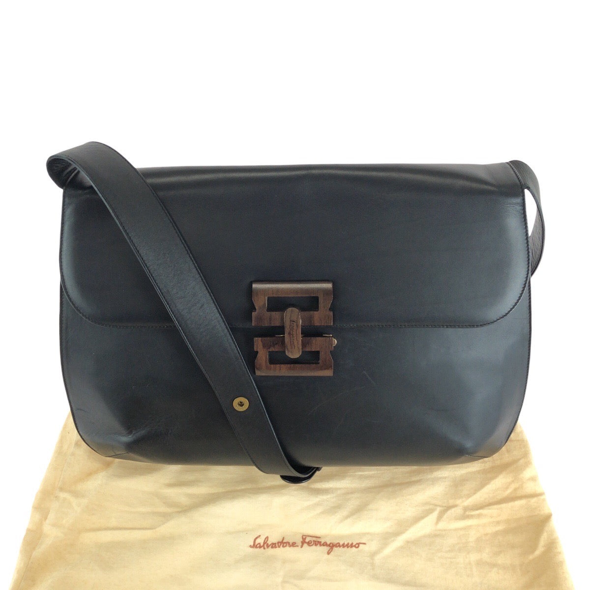 14047
Salvatore Ferragamo サルヴァトーレフェラガモ ブラック 黒 ゴールド金具 レザー / ウッド ショルダーバッグ メッセンジャーバッグ レディース AB16