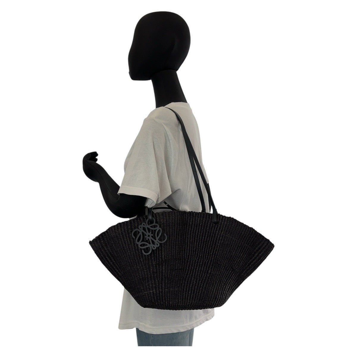 13271
LOEWE ロエベ アナグラム シェルバスケットバッグ ブラック 黒 レザー ショルダーバッグ カゴバッグ レディース