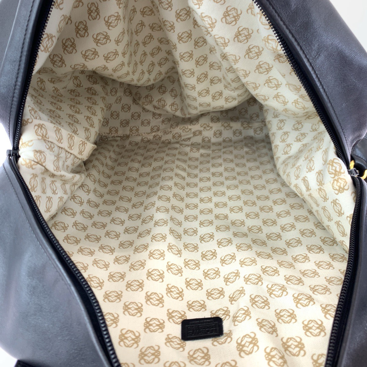 13272
LOEWE ロエベ ヴィンテージ アナグラム 男女兼用 ブラック 黒 ゴールド金具 レザー ボストンバッグ ショルダーバッグ レディース