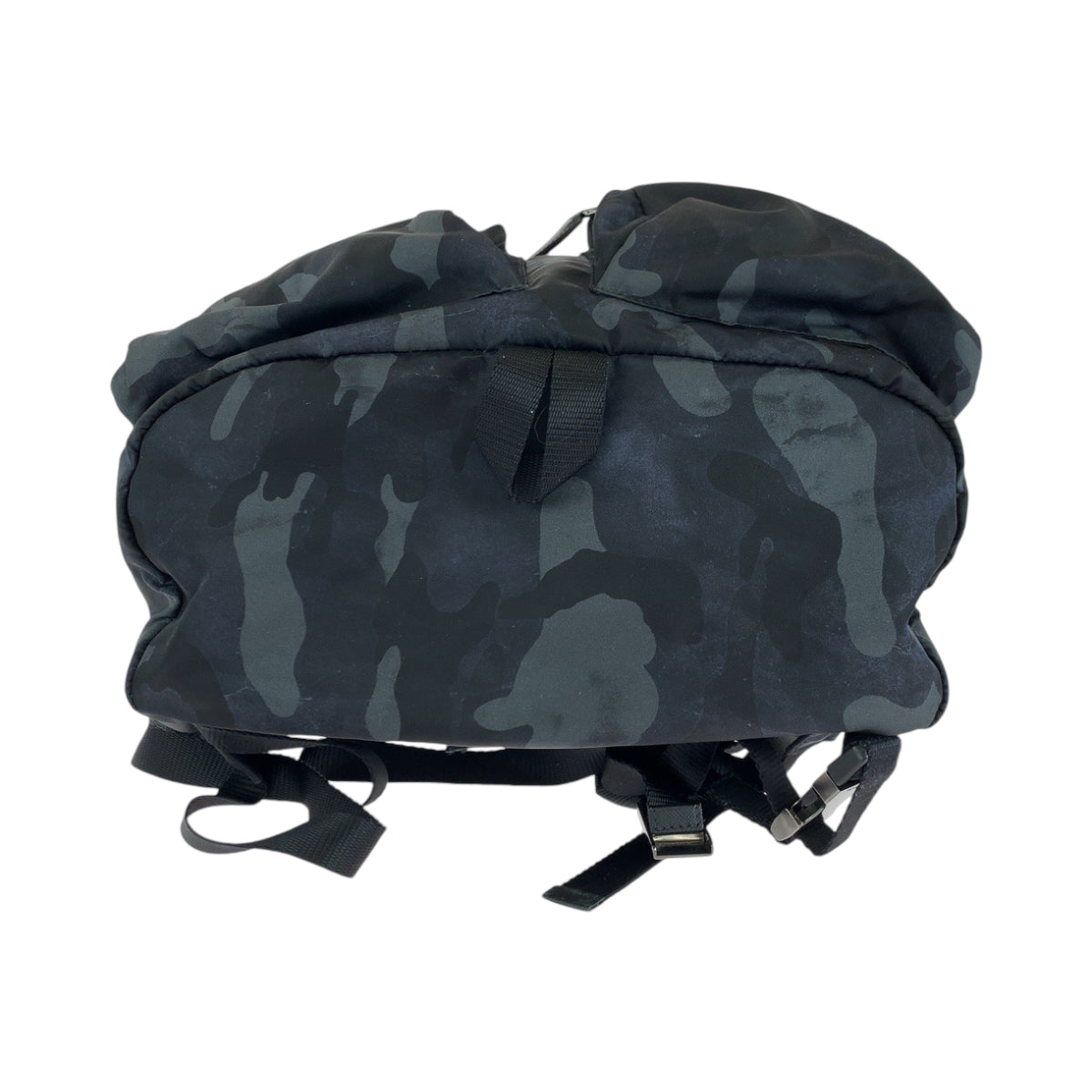 13933
PRADA プラダ テスート カモフラ柄 三角ロゴプレート カーキ シルバー金具 ナイロン V136 リュックサック バックパック メンズ