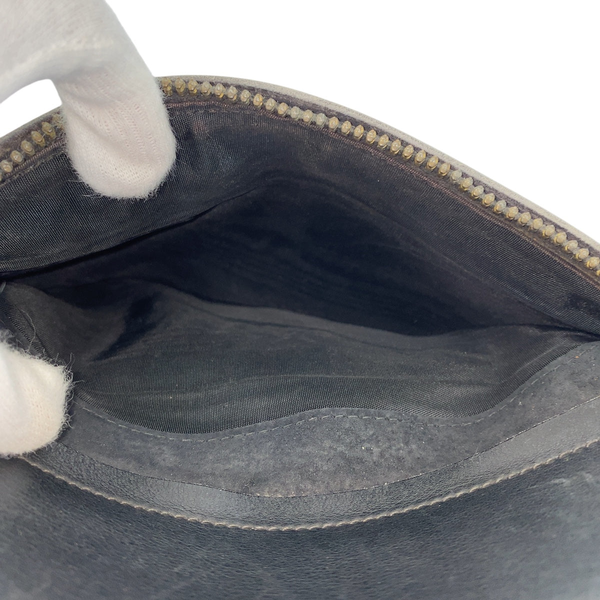 14983
GUCCI グッチ シェリーライン ブラック 黒 ゴールド金具 レザー ショルダーバッグ ポシェット レディース