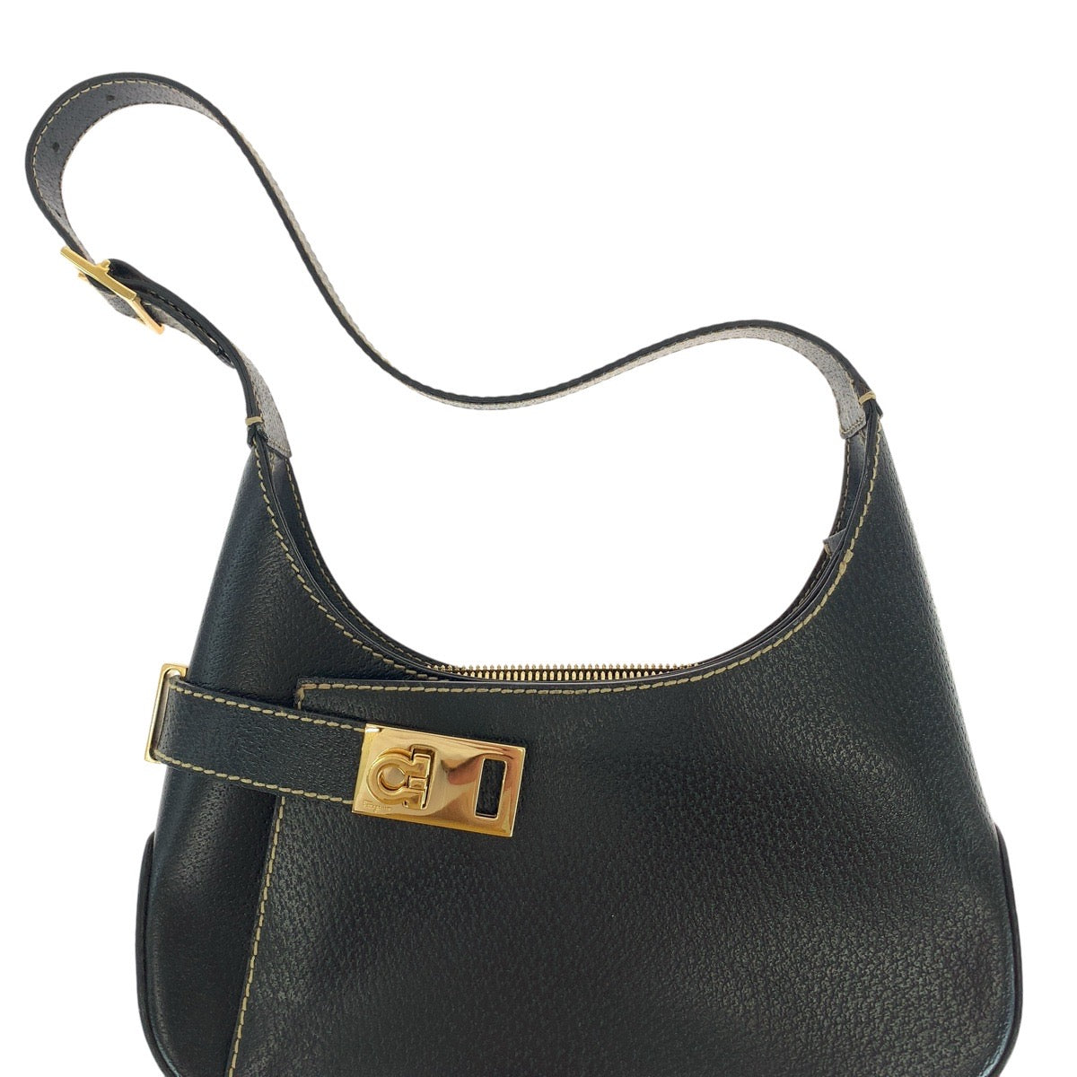 15169
Salvatore Ferragamo サルヴァトーレフェラガモ ガンチーニ ブラック 黒 ゴールド金具 レザー ショルダーバッグ レディース
