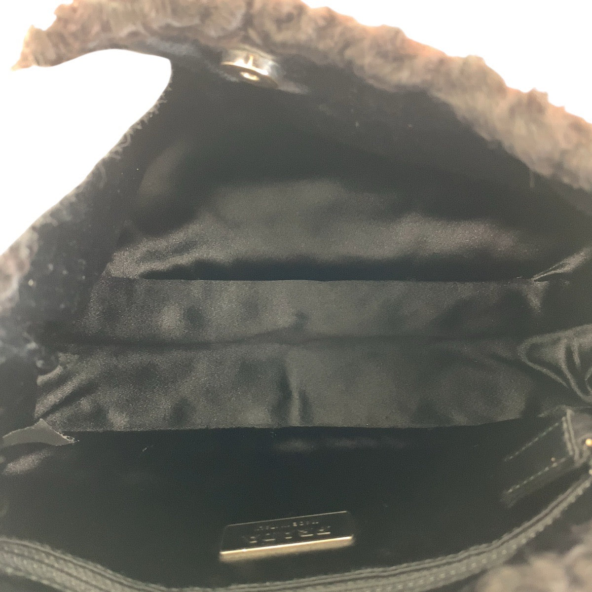 15416
PRADA プラダ ペルシア ラムズウール 三角ロゴプレート ブラック 黒 シルバー金具 ウール / レザー ハンドバッグ アクセサリーポーチ レディース