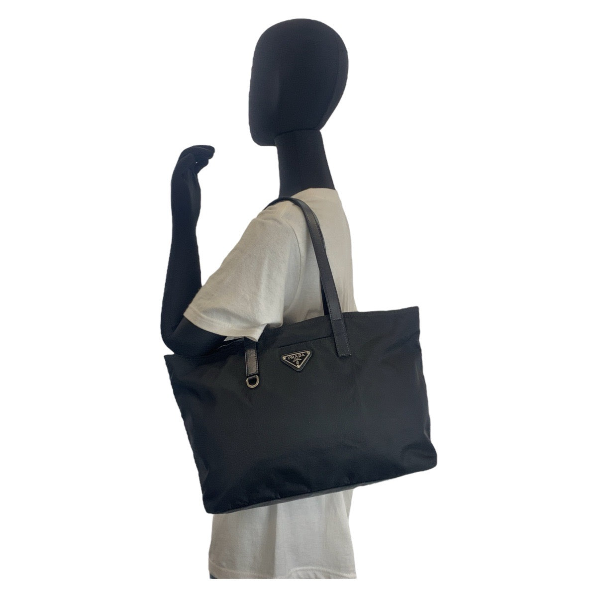 15844
PRADA プラダ テスート 三角ロゴプレート ブラック 黒 シルバー金具 ナイロン / レザー トートバッグ ショルダーバッグ レディース