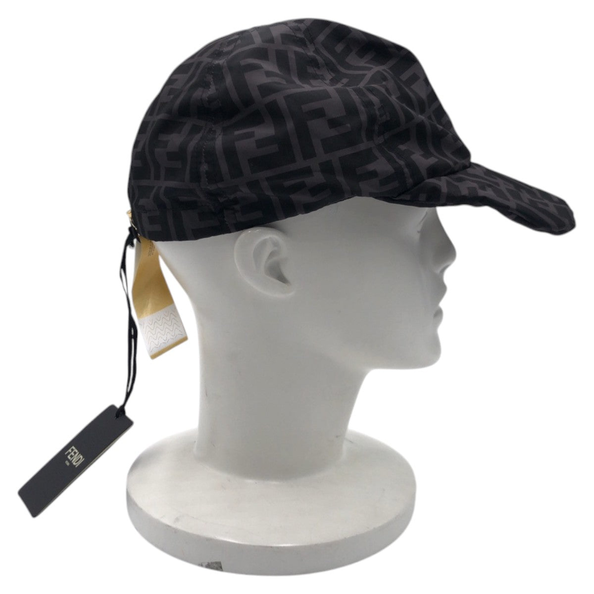 15924
FENDI フェンディ ズッカ柄 ブラック 黒 ナイロン FXQ825 キャップ キャップカバー 男女兼用 レディース