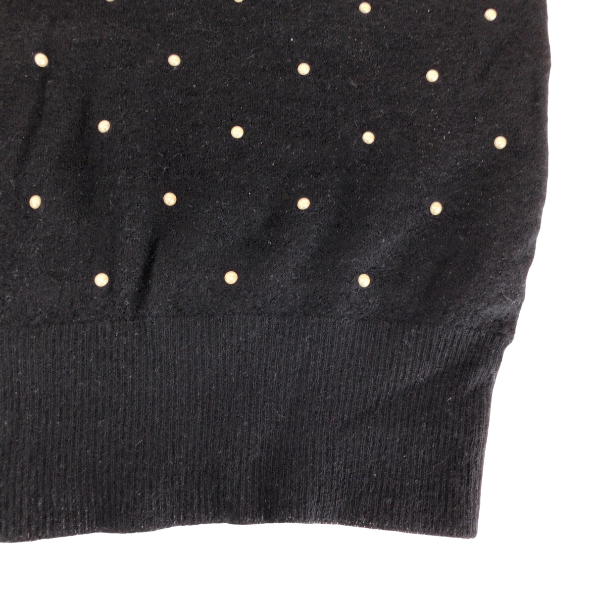 16417
CHANEL シャネル ココマーク パール サイズ38 ブラック 黒 シルバー金具 カシミヤ P50076K06342 半袖ニット カットソー 半袖Tシャツ レディース A59