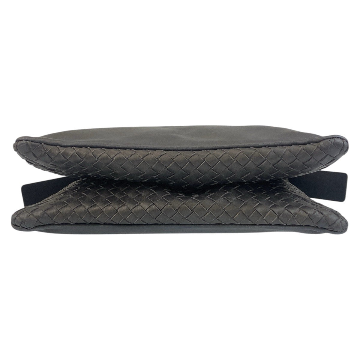 16904
BOTTEGAVENETA ボッテガヴェネタ イントレチャート グレー ブラック 黒 レザー 7692 ショルダーバッグ メッセンジャーバッグ メンズ ABP56