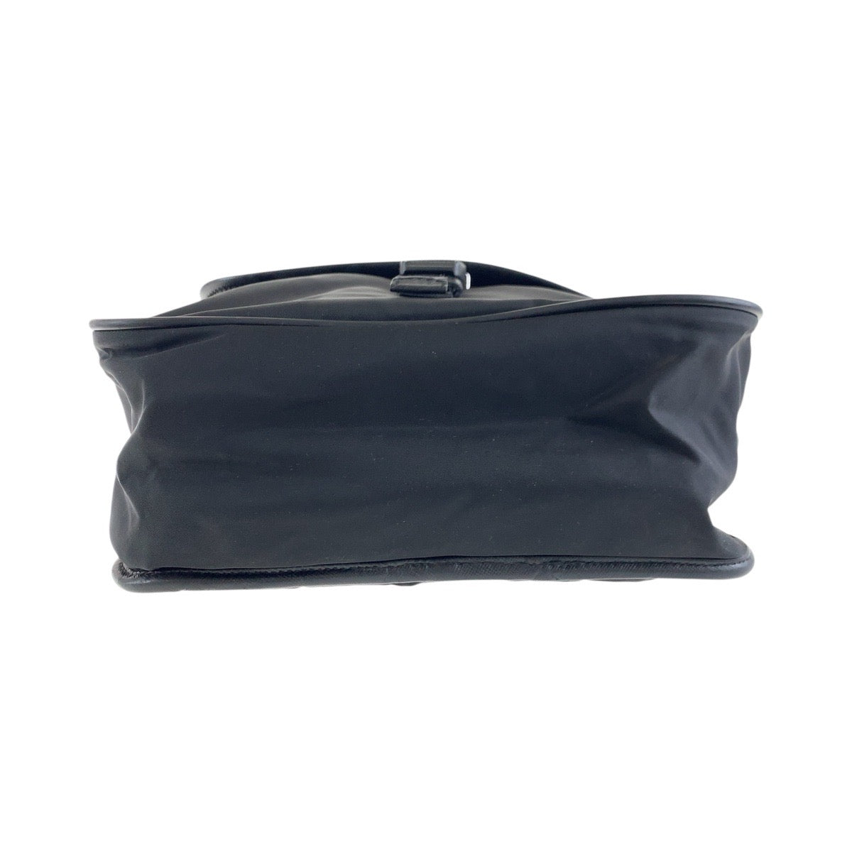 17159
PRADA プラダ テスート サフィアーノ 三角ロゴプレート ブラック 黒 シルバー金具 ナイロン / レザー ショルダーバッグ ポシェット メンズ ABP40