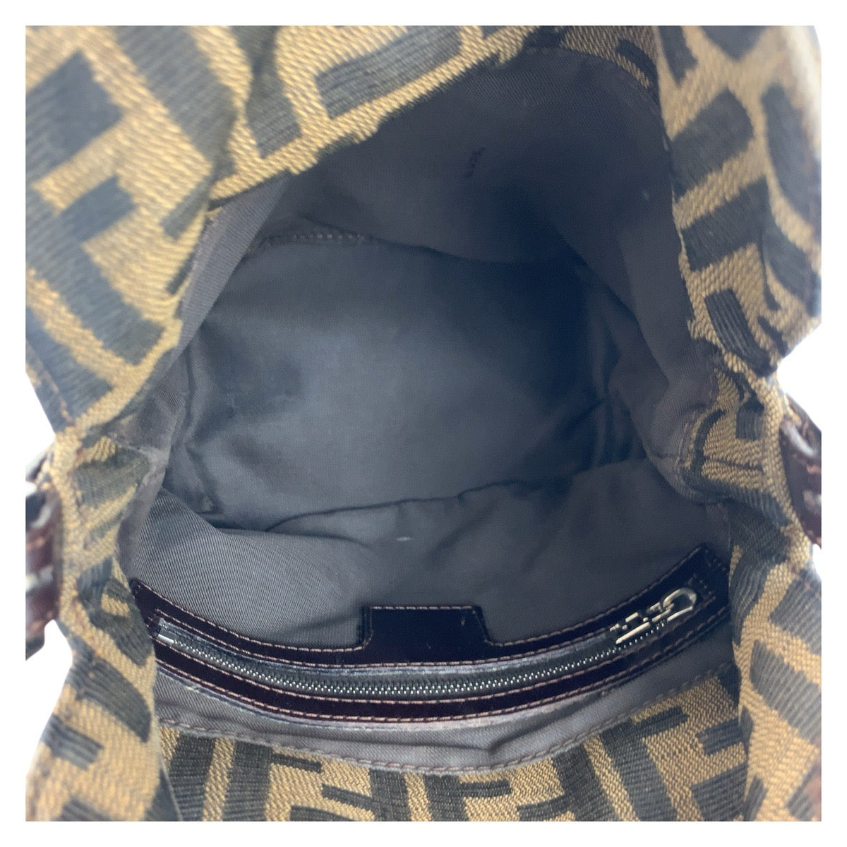 17642
FENDI フェンディ ヴィンテージ ズッカ マンマバケット ブラウン シルバー金具 キャンバス / レザー ショルダーバッグ レディース ABP75