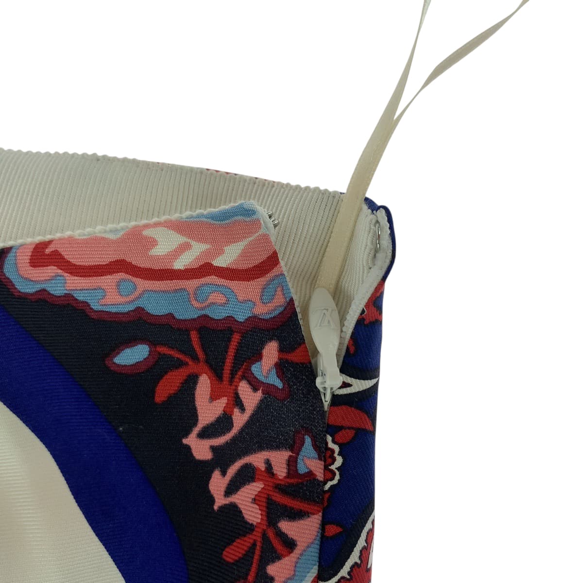 17806
LOUIS VUITTON ルイヴィトン パッチワーク アシンメトリー サイズ34 ブルー レッド マルチカラー シルク / レーヨン RW162B XS3 FASK57 スカート レディース A30