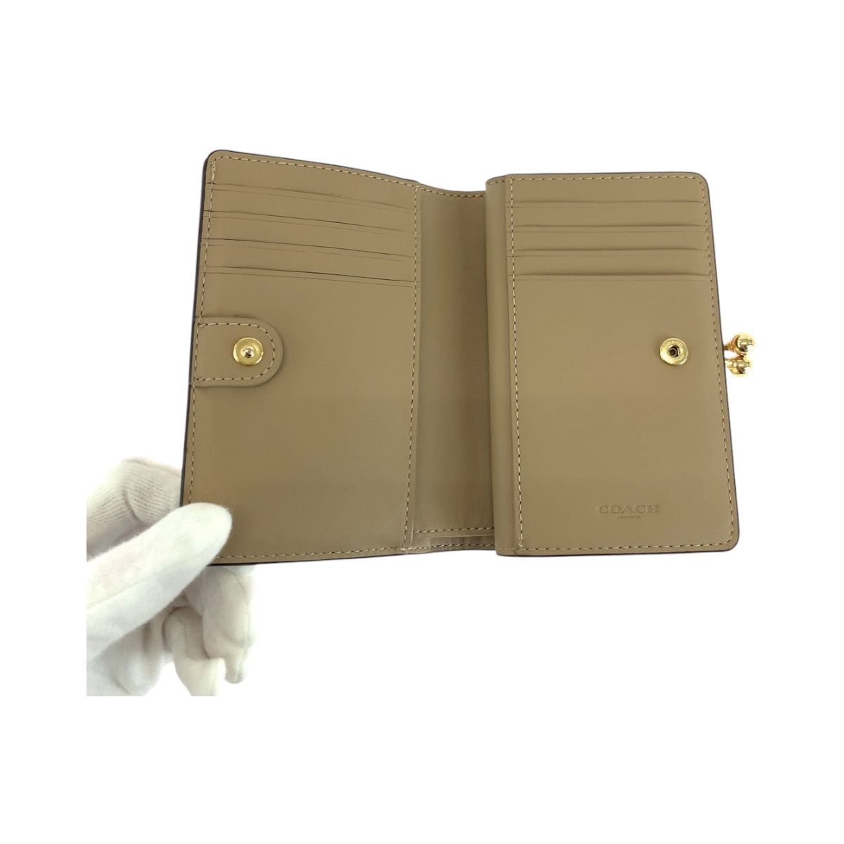 18072
COACH コーチ シグネチャー キスロック ベージュ ゴールド金具 PVC 折財布 コンパクトウォレット レディース A11