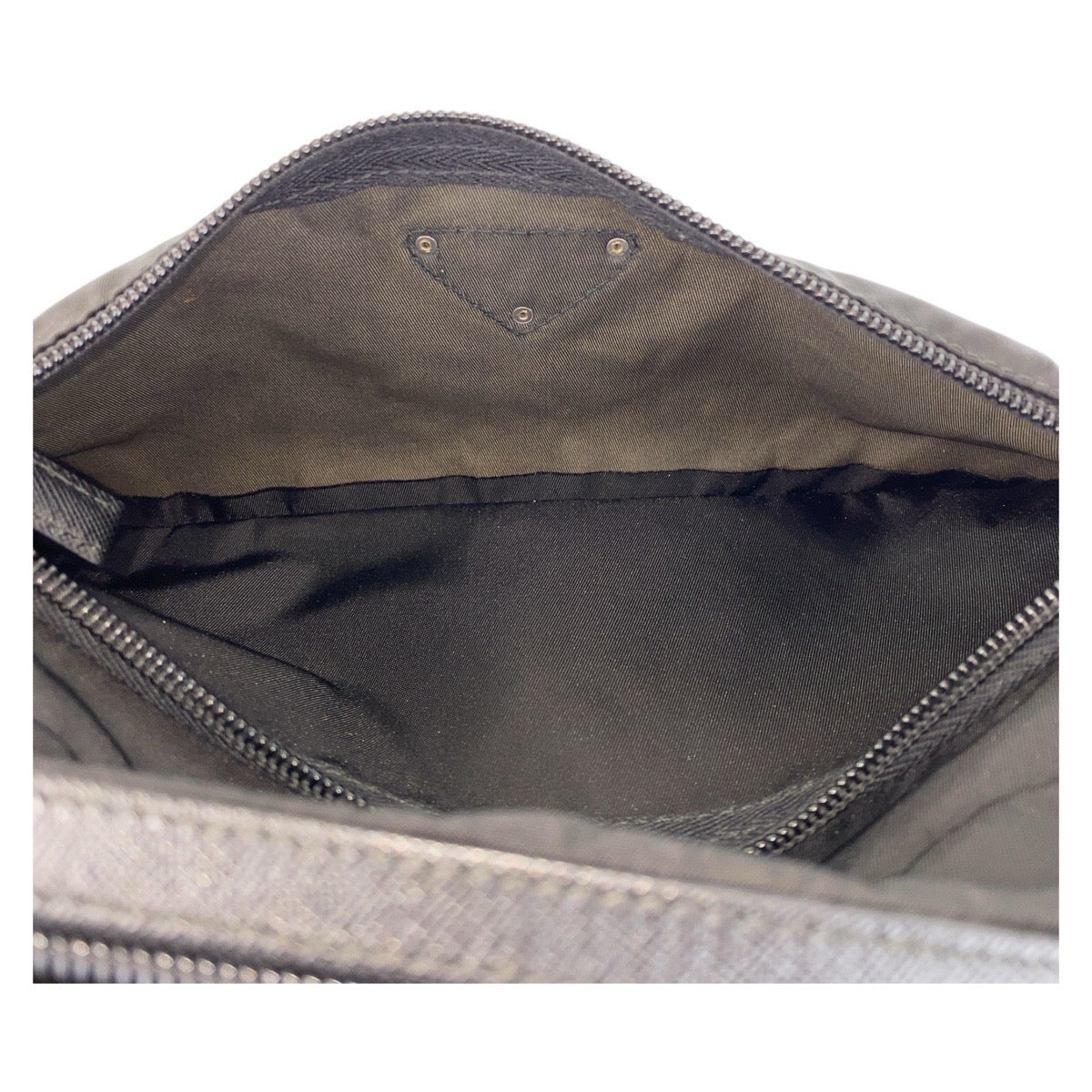 18169
PRADA プラダ テスート サフィアーノレザー 三角ロゴプレート ブラック 黒 シルバー金具 ナイロン / レザー クラッチバッグ セカンドバッグ ポーチ メンズ AB29