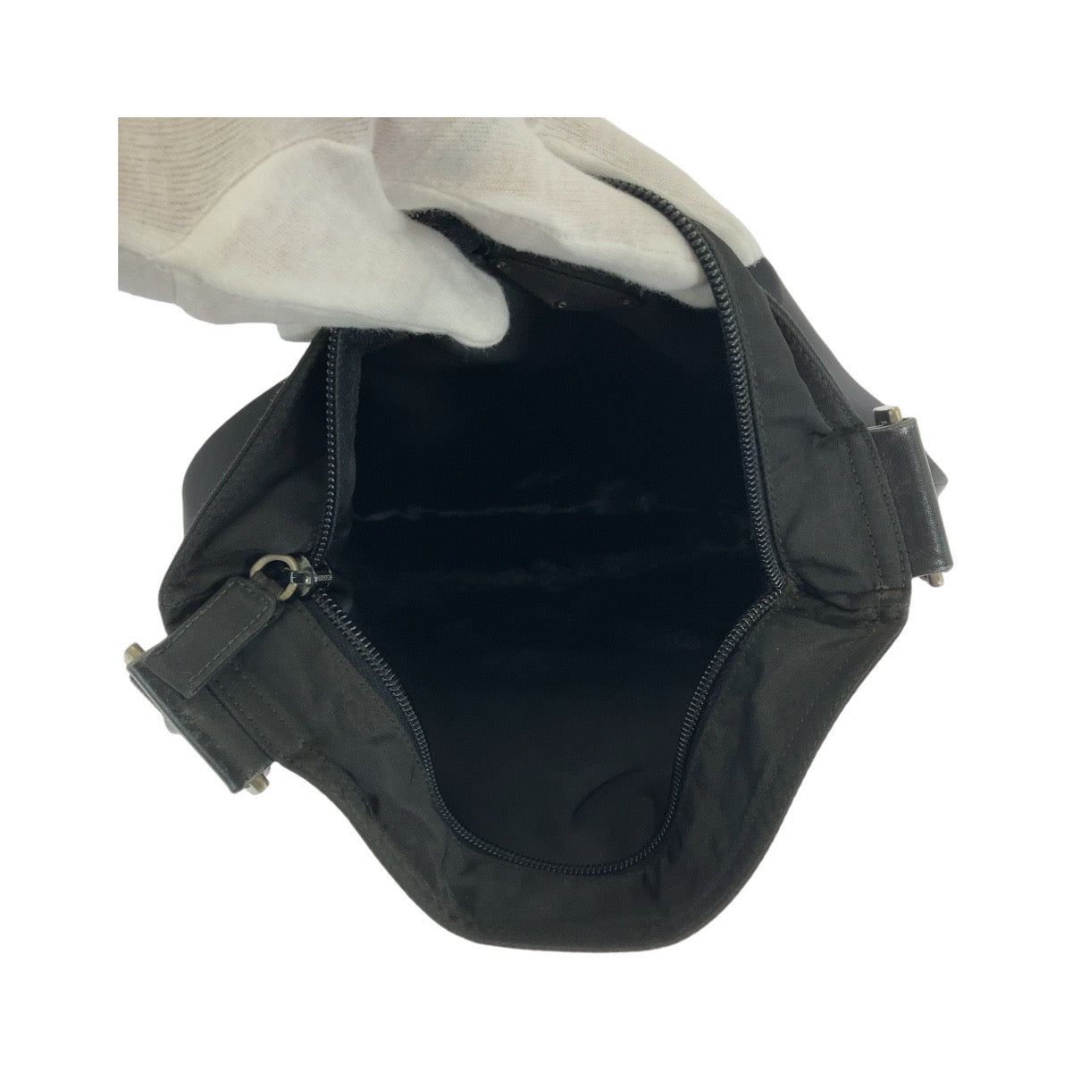 18592
PRADA プラダ テスート 三角ロゴプレート ブラック 黒 シルバー金具 ナイロン ショルダーバッグ ポシェット レディース ABP39