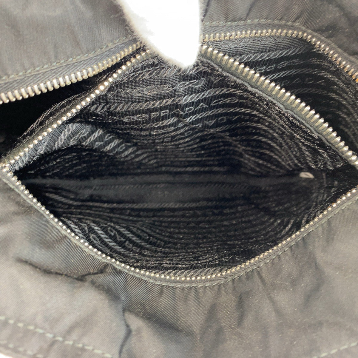 18709
PRADA プラダ テスート 三角ロゴプレート ブラック 黒 シルバー金具 ナイロン トートバッグ ショルダーバッグ レディース ABP40