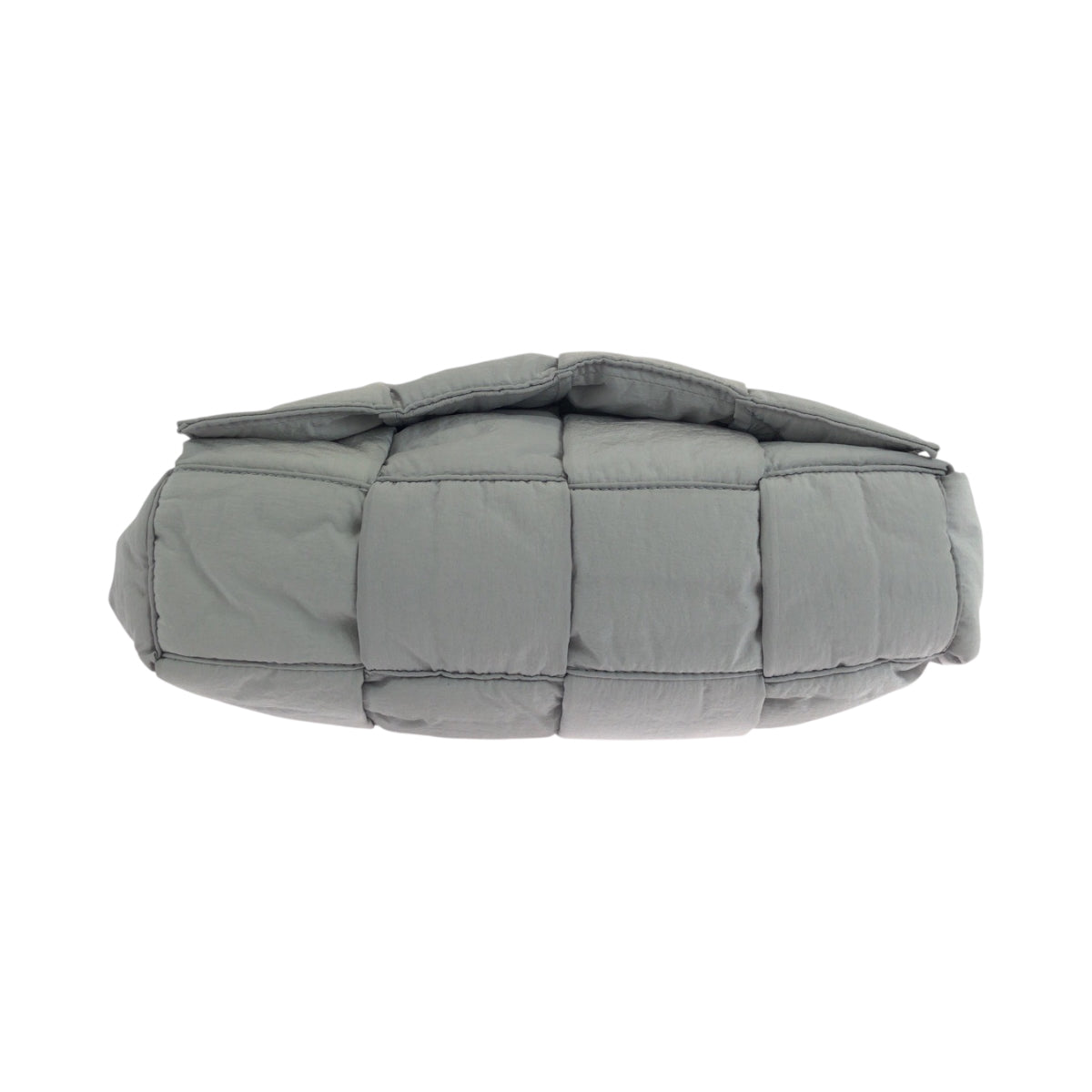 19223
BOTTEGAVENETA ボッテガヴェネタ パデッド テック カセット グレー シルバー金具 ナイロン B09457352K ショルダーバッグ ポーチ付き レディース ABP100