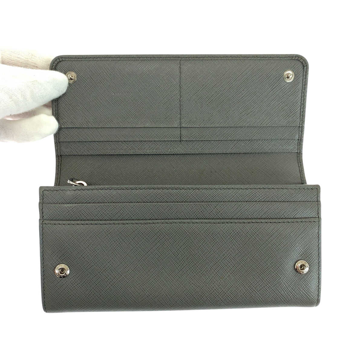 19256
PRADA プラダ サフィアーノ ロゴ グレー シルバー金具 レザー 1MH132 長財布 パスケース付き レディース AB13