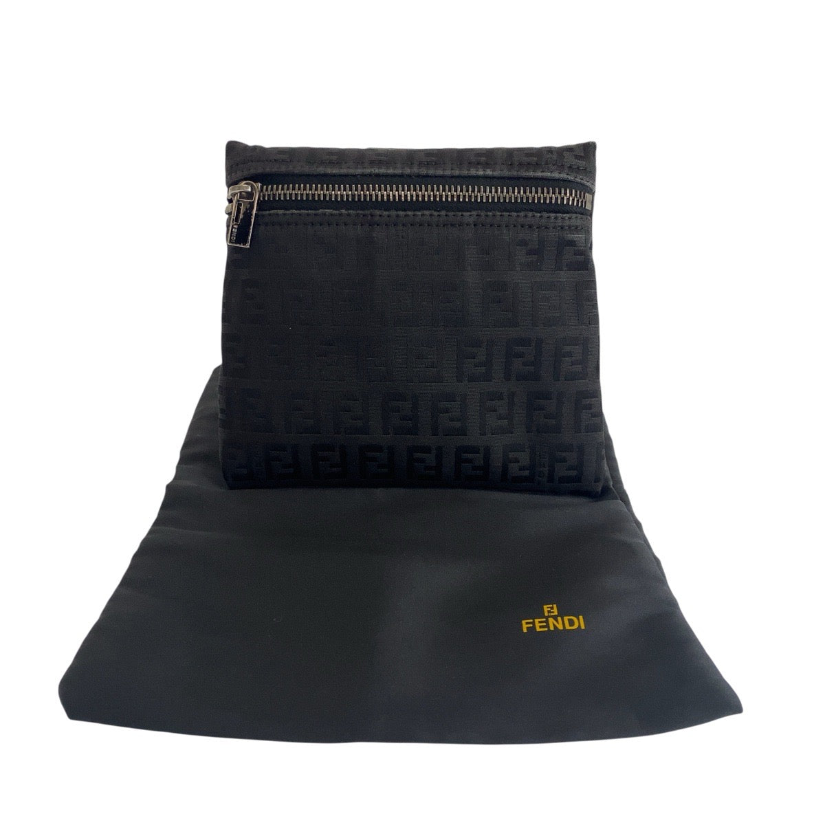 19423
FENDI フェンディ ズッキーノ ブラック 黒 シルバー金具 ナイロン 7N0012 ポーチ 小物入れ レディース ABP