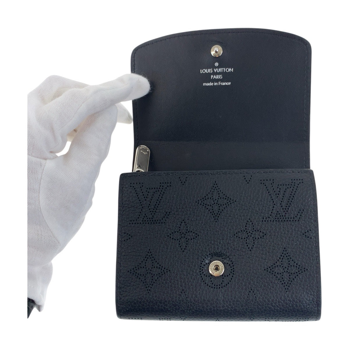19515
LOUIS VUITTON ルイヴィトン モノグラム マヒナ ポルトフォイユ イリスXS ブラック 黒 シルバー金具 レザー M67498 折財布 コンパクトウォレット レディース A50