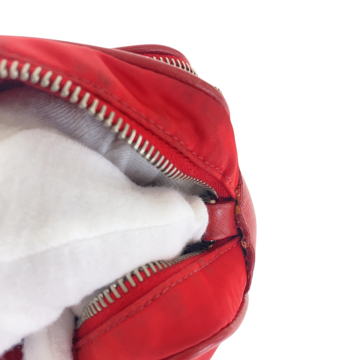 19820
PRADA プラダ テスート サフィアーノ 三角ロゴプレート レッド シルバー金具 ナイロン / レザー ショルダーバッグ ポシェット レディース AB