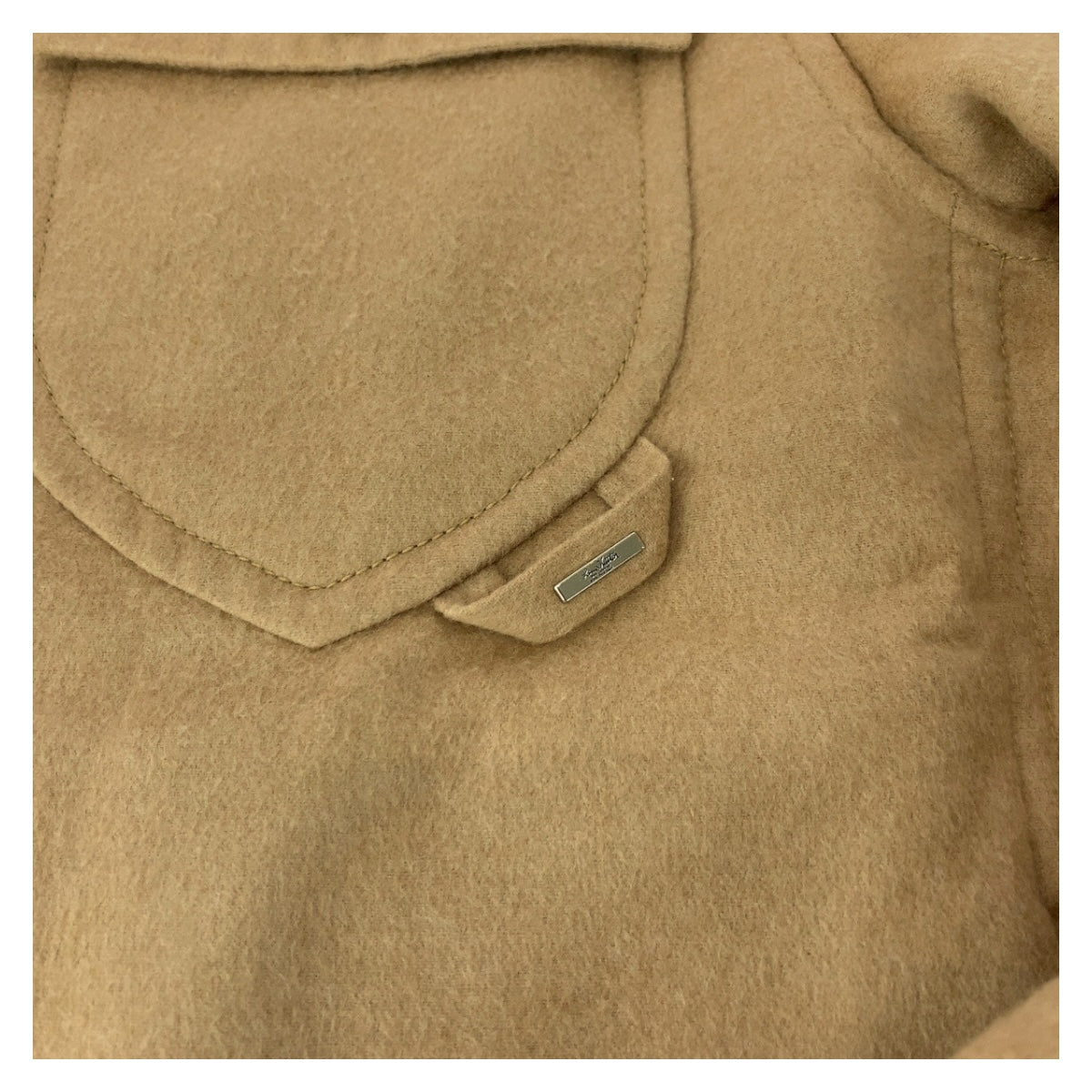 20104
LOUIS VUITTON ルイヴィトン フェイスウールブレンドオーバーシャツ サイズXS ベージュ シルバー金具 ウール / シルク / カシミヤ 1AFA42 シャツ ジャケット メンズ A24