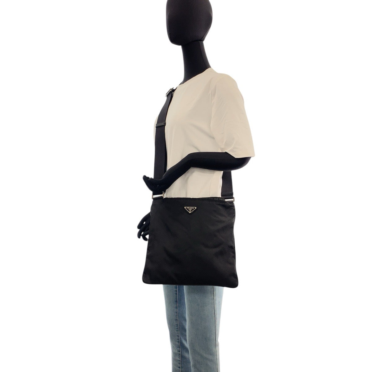 20313
PRADA プラダ テスート 三角ロゴプレート ブラック 黒 シルバー金具 ナイロン ショルダーバッグ ポシェット レディース AB28