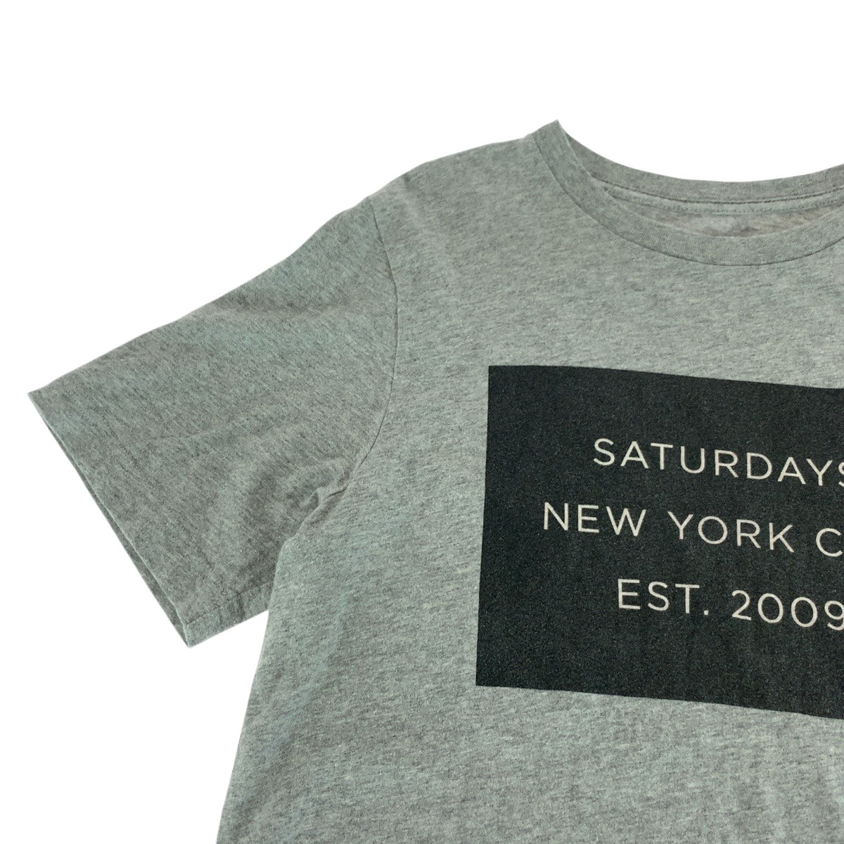 20333
SATURDAYS SURF NYC サタデーズサーフニューヨーク ロゴ サイズS グレー ブラック コットン 半袖Tシャツ クルーネック メンズ AB3