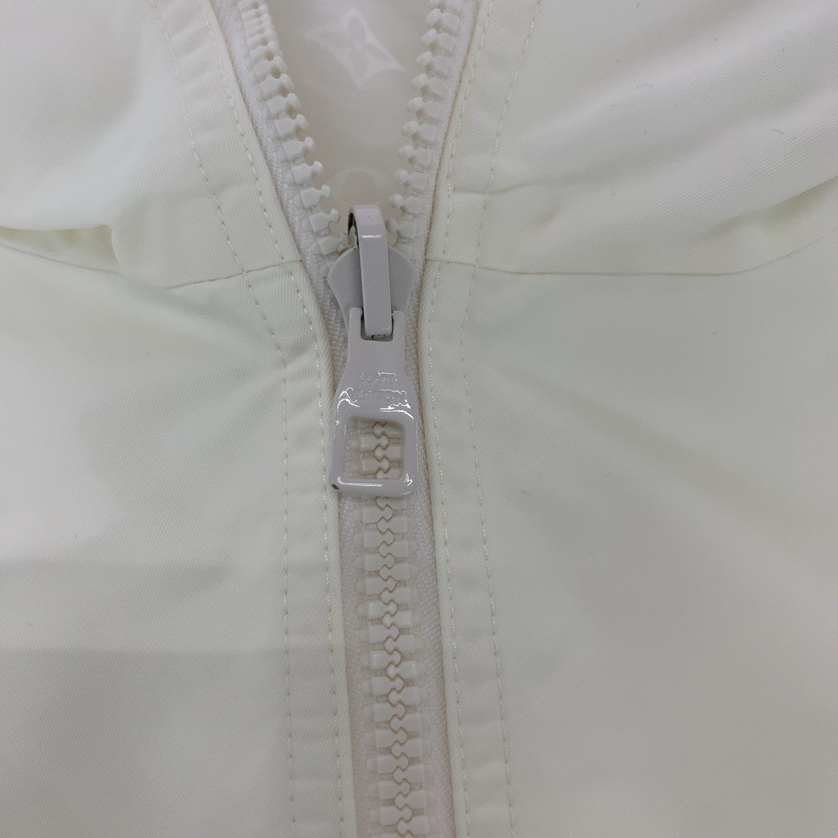 20438
LOUIS VUITTON Monogram Size 50 White Polyester RM222Q MO6 HLB46W Nylon Jacket Reversible Men's A100