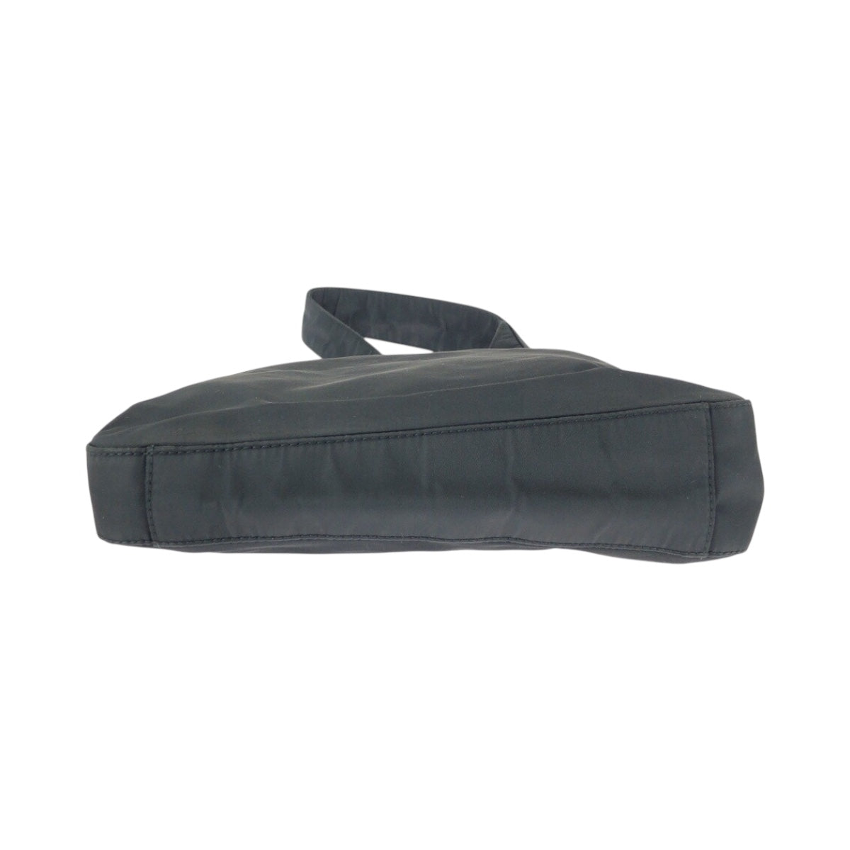 20479
PRADA プラダ テスート 三角ロゴプレート アシンメトリー ブラック 黒 シルバー金具 ナイロン ショルダーバッグ レディース ABP28