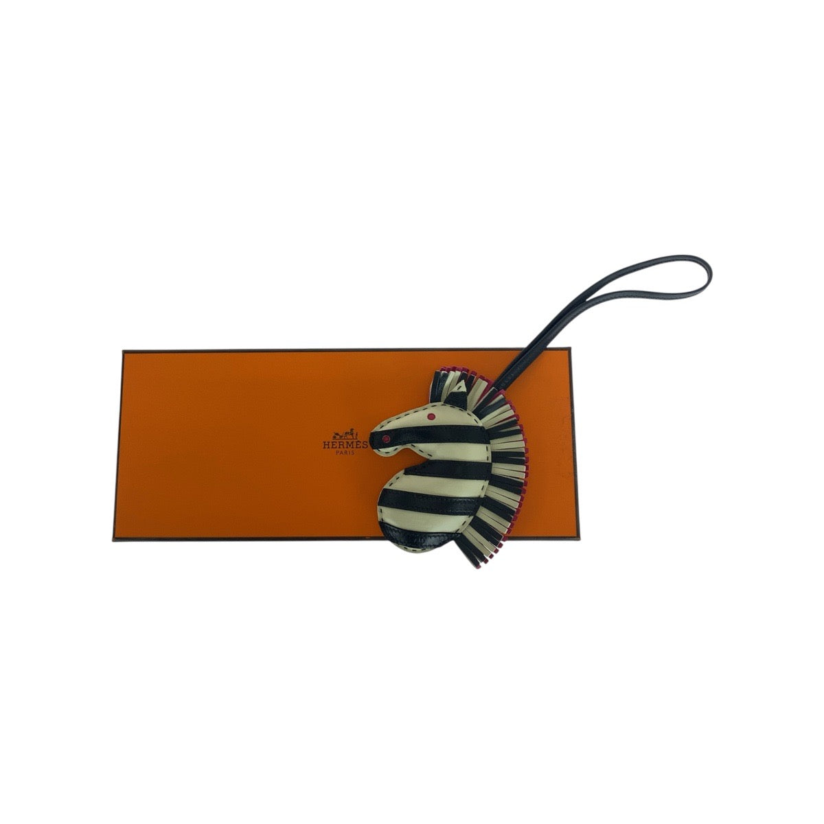 21385
HERMES Hermes Gigi Savannah Zebra Craie Noir Rose Mexico White Black Agneau Milo Keychain Bag Charm Z stamp Ladies A70