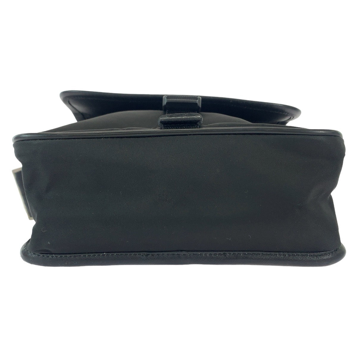 21451
PRADA プラダ テスート 三角ロゴプレート 男女兼用 ブラック 黒 シルバー金具 ナイロン ショルダーバッグ ポシェット レディース B34