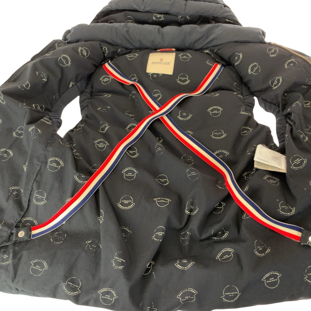 21924
MONCLER モンクレール VISVIMコラボ ネイビー シルバー金具 コットン 1209V4331105 ダウンベスト メンズ ABP42