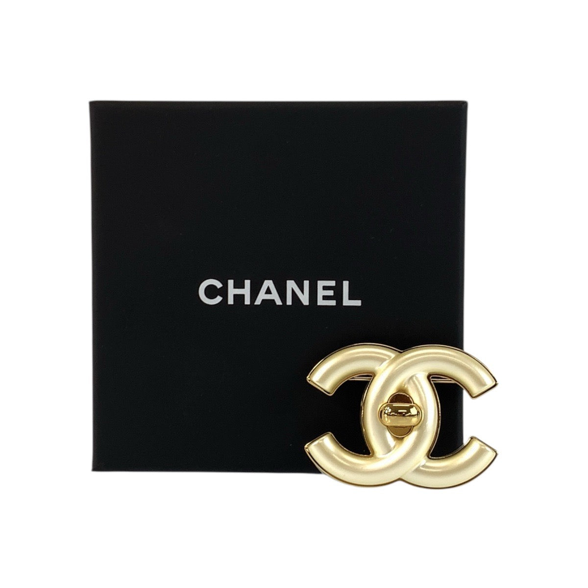 24333
CHANEL シャネル ココマーク ターンロック パール クリーム ゴールド メッキ ブローチ B24 A刻印 レディース N56