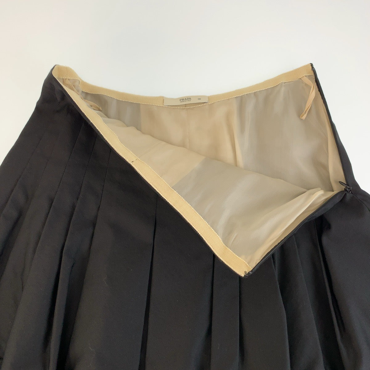 24658
PRADA プラダ サイズ38 ブラック 黒 ウール / シルク スカート プリーツスカート レディース ABP21
