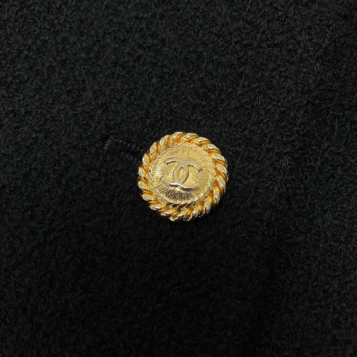 CHANEL シャネル ヴィンテージ 90S ツイードスカートセットアップ ジャケット スカート ココマーク 金ボタン ブラック ウール / アクリル 20662 セットアップ レディース AB