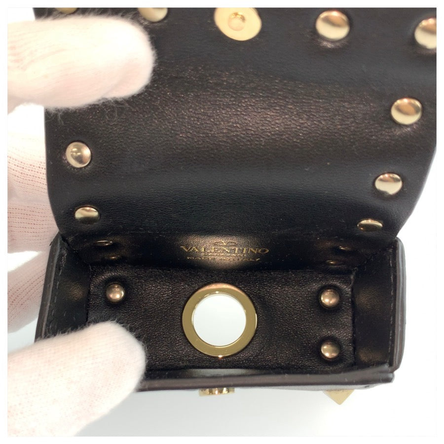 VALENTINO ヴァレンティノ ロックスタッズ ペット ブラック 黒 ゴールド金具 レザー AirPodsケース イヤホンケース 小物入れ レディース A27