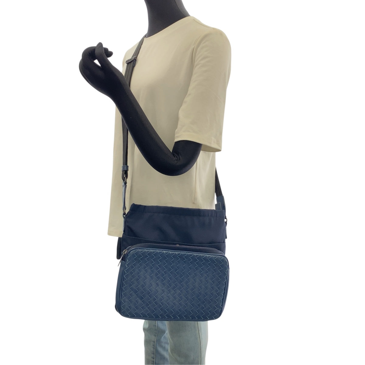 BOTTEGAVENETA ボッテガヴェネタ イントレチャート ネイビー ブラック レザー / ナイロン ショルダーバッグ メッセンジャーバッグ レディース AB50