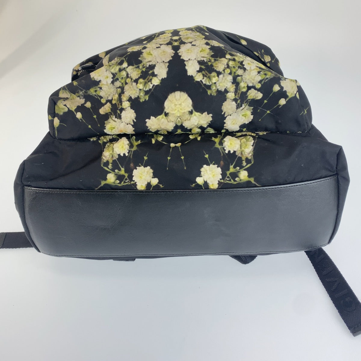 GIVENCHY ジバンシィ フラワーモチーフ ブラック ホワイト ナイロン / レザー バックパック リュックサック メンズ AB40