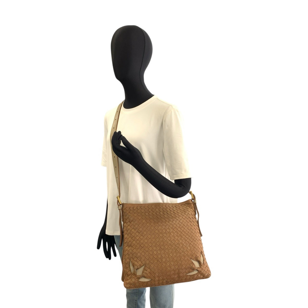BOTTEGAVENETA ボッテガヴェネタ イントレチャート カットワーク ブラウン ゴールド金具 レザー 170023 VACG2 2572 ショルダーバッグ ポシェット レディース B48