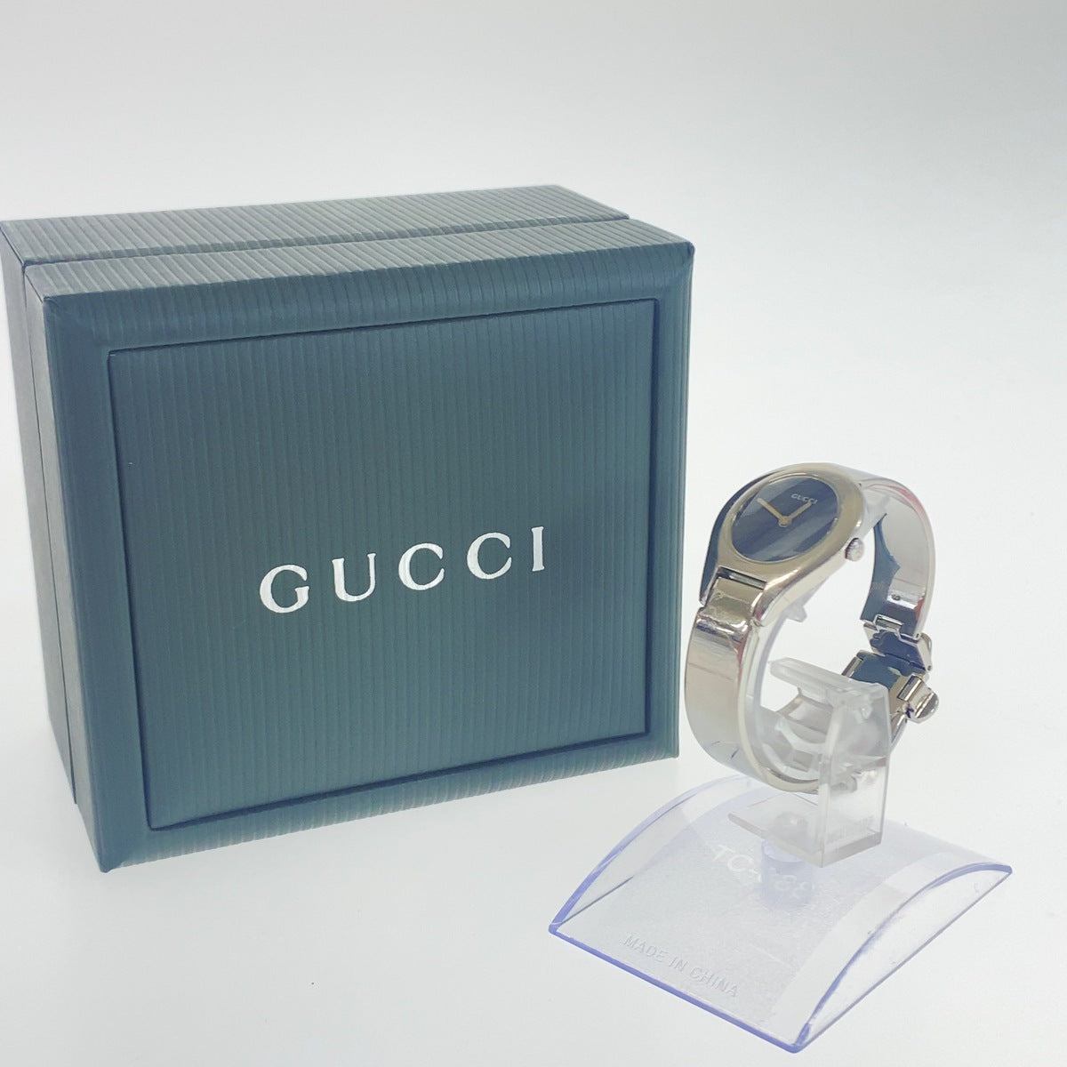 GUCCI グッチ ヴィンテージ シルバー ステンレススチール 6700L バングルウォッチ 腕時計 クオーツ ブラック文字盤 レディース AB23